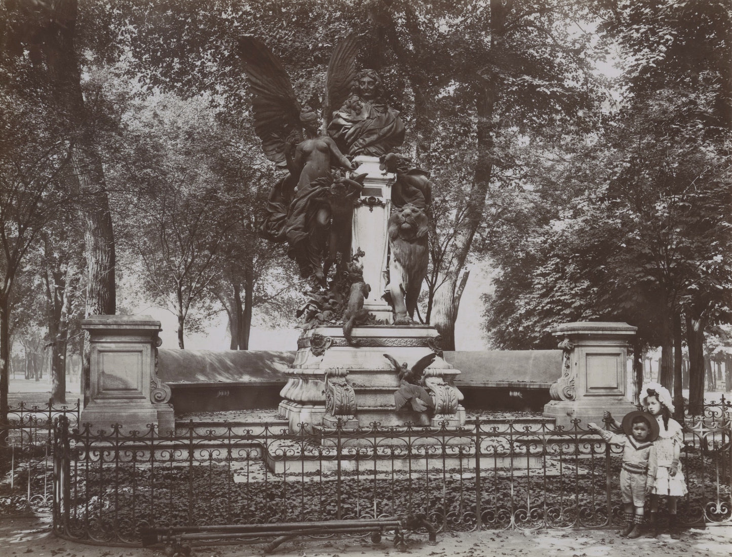 Monument to La Fontaine - Jardin du Ranelagh